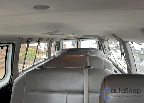 2009 Ford Econoline E350 Super Duty Wagon from USA, damaged, VIN 1FBSS31LX9DA03723